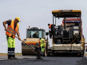 Ремонт региональных дорог в рамках национального проекта «Безопасные качественные дороги» начался в восьми районах Липецкой области