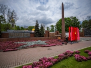 Специалисты Липецкого  «Зеленхоза» оформили городские клумбы в цвета главных символов 9 мая
