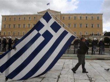 Греческий парламент одобрил план сокращения расходов.