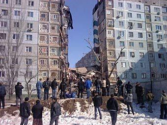 Астраханский губернатор подтвердил версию о взрыве газа в рухнувшем доме.