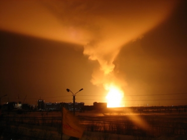 В Казахстане загорелся газопровод.