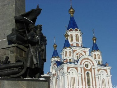 В Хабаровске вандал разрисовал краской собор.