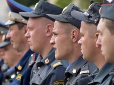Полицейскими не станут 400 тысяч милиционеров - МВД.