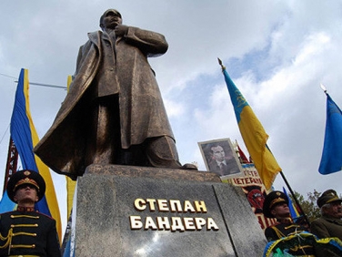 Украинский суд отказал Бандере в звании героя.