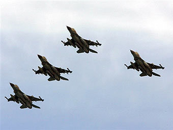 Израильские самолеты нанесли серию ударов по сектору Газа.
