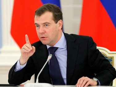 Медведев подарил финансистам праздник.