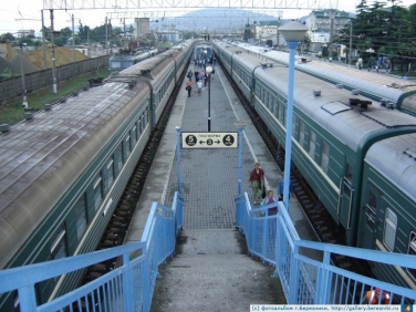 В Челябинске на железной дороге разлились емкости с бромом.