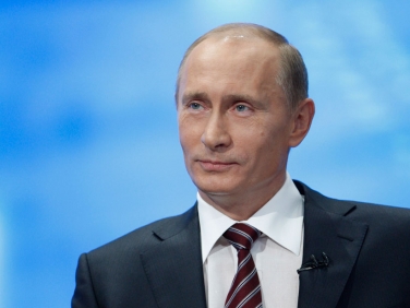 Путин отложил до лета повышение тарифов на свет и газ.