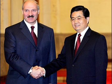 Китай выделил Белоруссии льготный кредит на миллиард долларов.