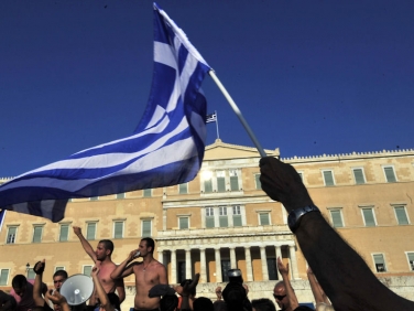 Парламент Греции одобрил новый антикризисный план.