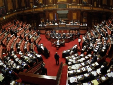 Итальянские депутаты подрались в парламенте.