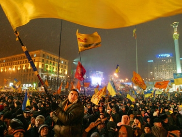 Киевский суд запретил праздновать годовщину "оранжевой революции".