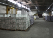 Полицейские изъяли со склада в Липецке 50 тонн алкоголя.