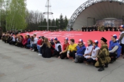 В Липецке развернули 200-метровую копию Знамени Победы