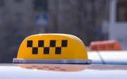 Липецким таксистам начали выдавать разрешения на перевозку пассажиров.
