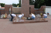 Активисты ОНФ провели уборку мемориалов и Вечных огней в Липецкой области