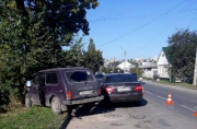 В Ельце в ДТП пострадали водитель и пассажирка «Нивы»