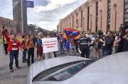 Акция с требованием отставки мэра Еревана проходит у здания городской администрации