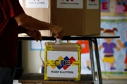 США осуждают выборы в Венесуэле и примут меры для восстановления там демократии