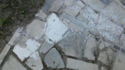 Похоронное бюро в Ульяновске замостило тропинку надгробными плитами