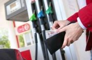 Козак пообещал, что цены на бензин не вырастут до 100 руб за литр