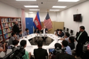 Уволенные охранники посольства США в Камбодже устроили протест у дипмиссии