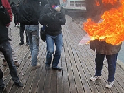 В Севастополе сожгли американский флаг.