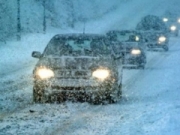 Снег заблокировал несколько десятков автомобилей на трассе Волгоград-Саратов.