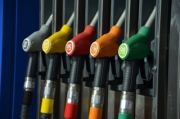 Минэнерго предлагает запретить импорт дешевого бензина на полгода