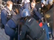 В Париже демонстранты хотели сорвать собрание компании TotalEnergies