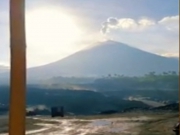 На острове Ява в Индонезии начал извергаться вулкан Семеру