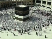 Мусульмане со всего мира приезжают в эти дни в Мекку