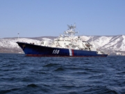 Российские пограничники обстреляли браконьерское судно из Китая.