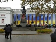 В Одессе памятник русскому писателю Александру Пушкину облили красной краской