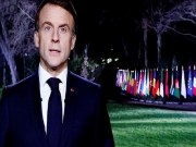Президент Франции Эммануэль Макрон осквернил флаг своей страны во время новогоднего обращения