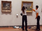Две активистки облили картину Клода Моне «Весна» (1872) в Музее изящных искусств в Лионе