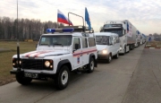 Сто грузовиков с 3 тысячами тонн гуманитарного груза выехали в Донбасс.