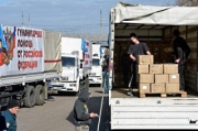 В Донбасс прибыли автоколонны с гумпомощью.