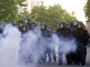 Более 30 берлинских полицейских пострадали в столкновении с левыми радикалами.