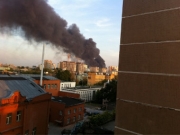 В промзоне на юго-востоке Москвы начался сильный пожар.