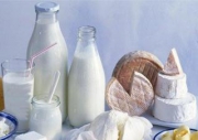 Россия запретит ввоз продукции с пяти молочных предприятий Белоруссии.