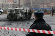 В результате нападения на полицейских в Санкт-Петербурге полностью сгорел служебный УАЗ.