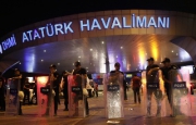 Стамбульский аэропорт Ататюрка снова открыт, подозреваемые задержаны
