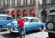 Кубинцам разрешили покупать и продавать автомобили.
