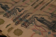 Сбербанк фиксирует в Москве и Петербурге случаи подделки купюр путем склейки