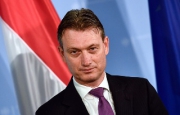 Глава МИД Нидерландов ушел в отставку после скандала с ложью о встрече с Путиным